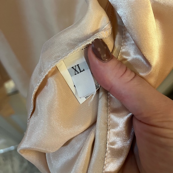 Pink Robe Size XL - Picture 6 of 11